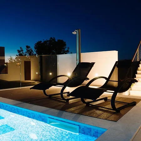 Lena Luxury