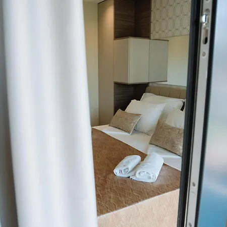 Lena Luxury شقة