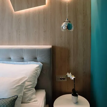 Lena Luxury زادار