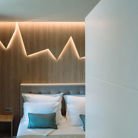 Lena Luxury Апартаменти *