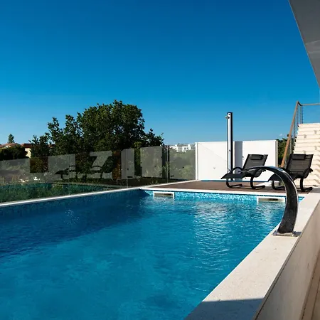 Lena Luxury Апартаменти