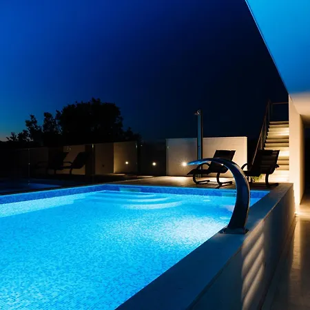 Lena Luxury Апартаменти