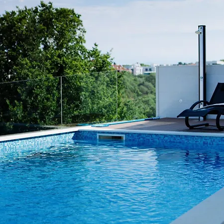 Lena Luxury Апартаменти *