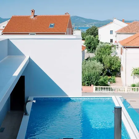 Апартаменти Lena Luxury Задар